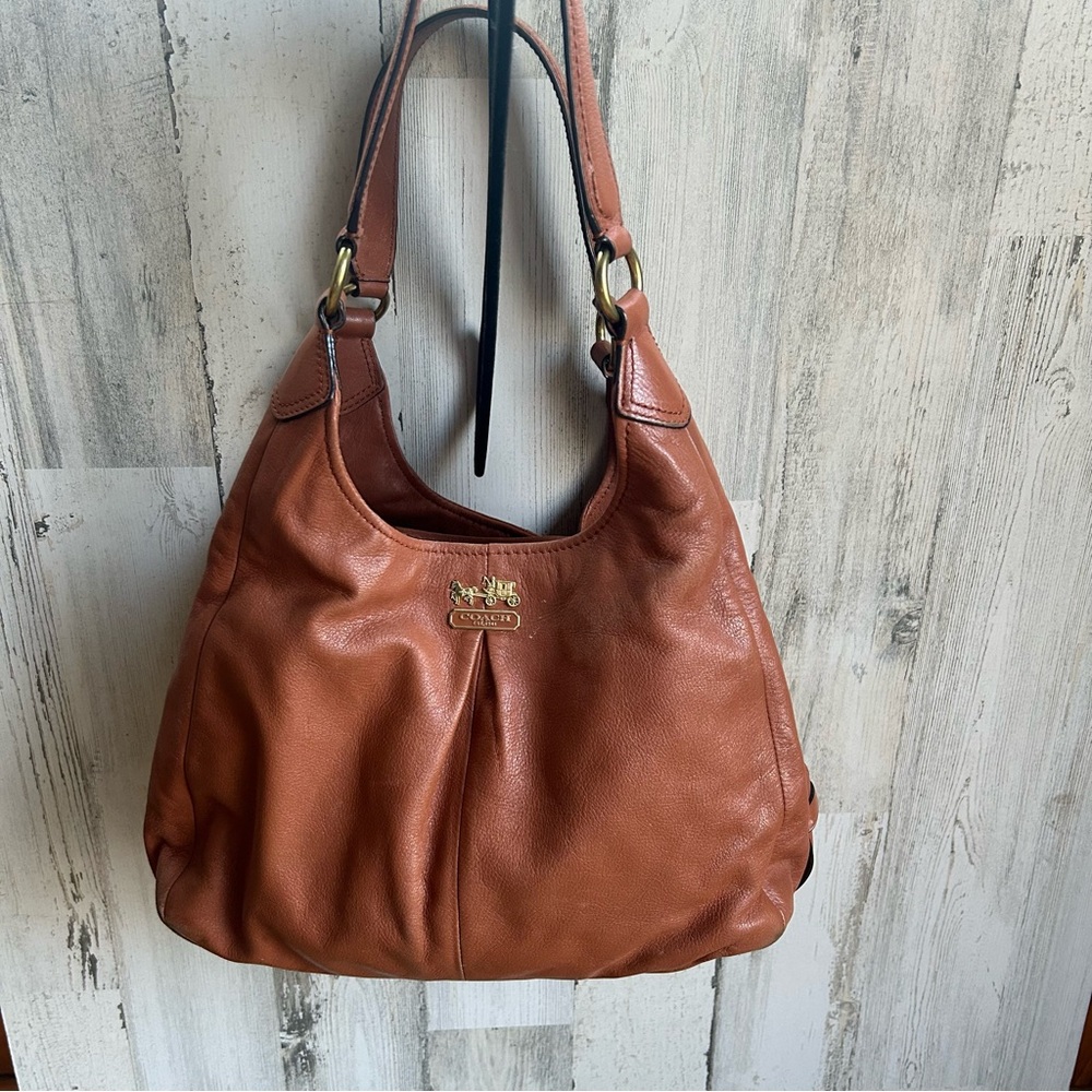 Vintage Coach Leather Hobo Shoulder Bag British Tan Slouchy Style Red Interior